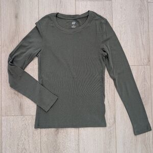 GAP Favorite Tee Long-Sleeve Crewneck Top — Olive Green